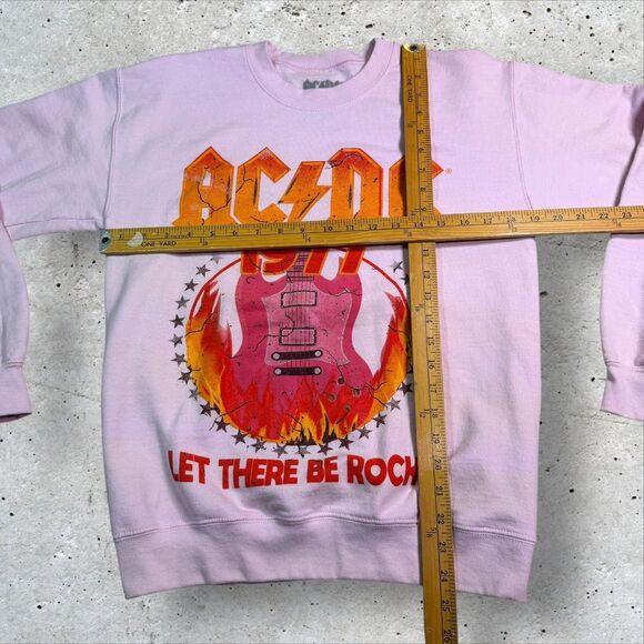 AC/DC Let There Be Rock 1977 Pink Sweatshirt Women’s Small Crewneck Pullover - Picture 9 of 10